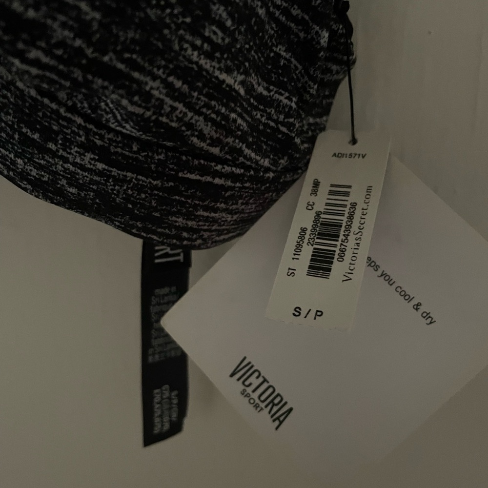 Victoria’s Secret Lightly Lined Sports Bra - Picture 2 of 2